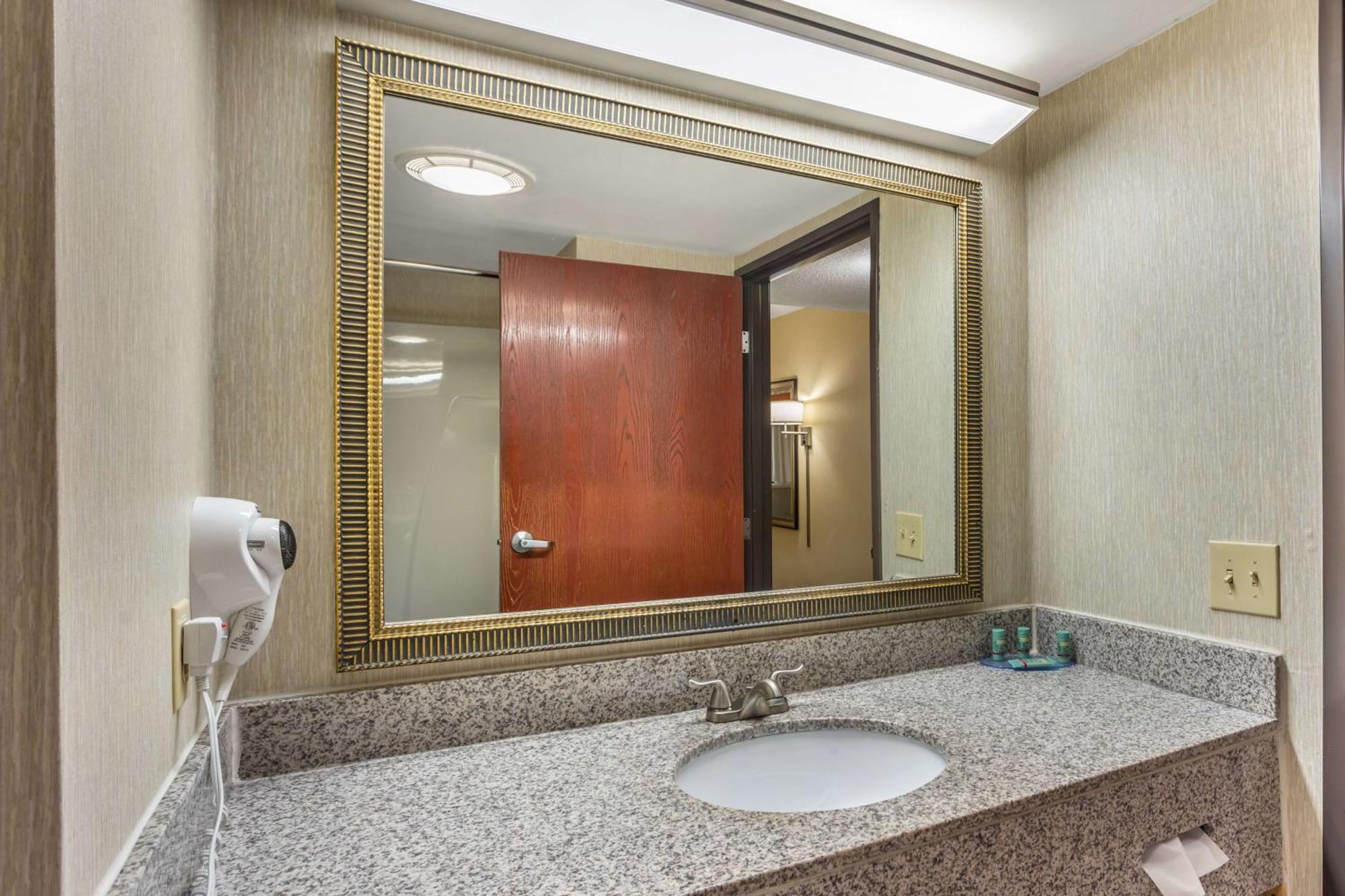 Best Western Danville Inn Экстерьер фото